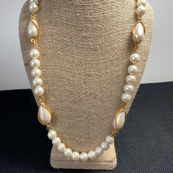 LR Jewelry - LR GOLD & PEARL NECKLACE